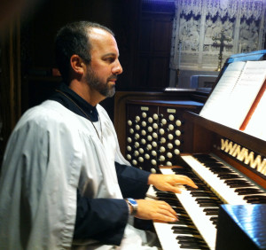 scott-at-organ